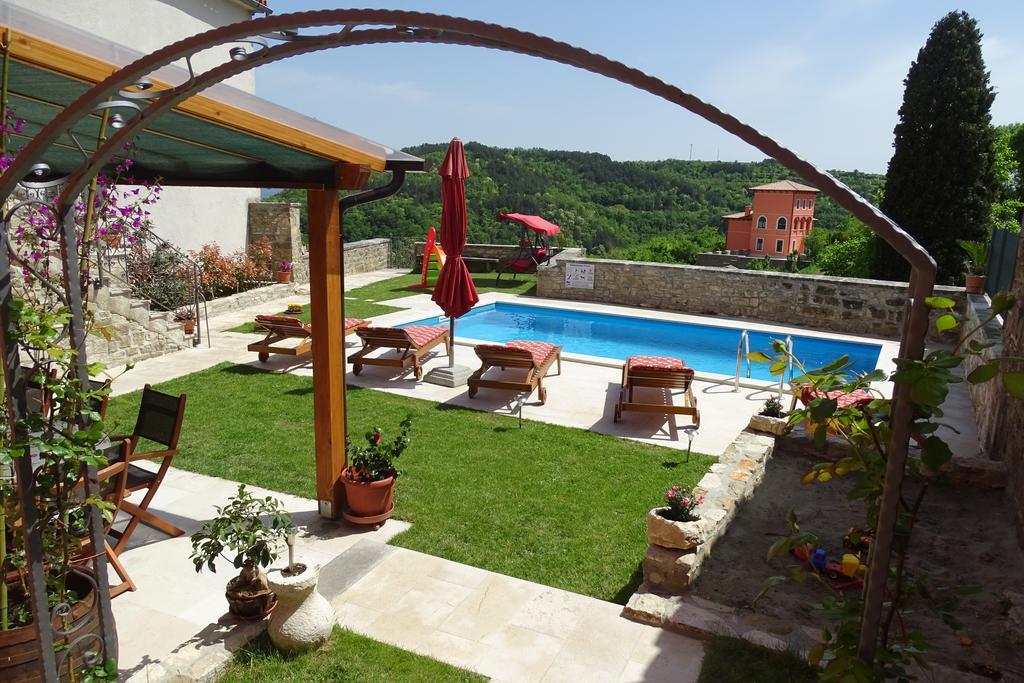 Villa Letizia Oprtalj Extérieur photo